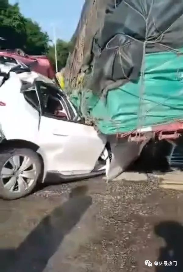 肇庆高速发生一场车祸图片