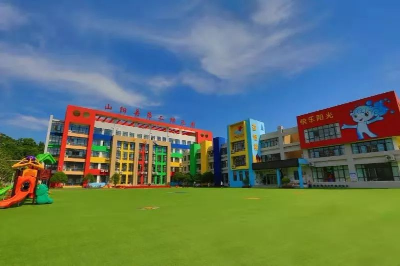 漫川中学的仿古门楼姬家河小学户塬中学高坝镇幼儿园城区三中运动场