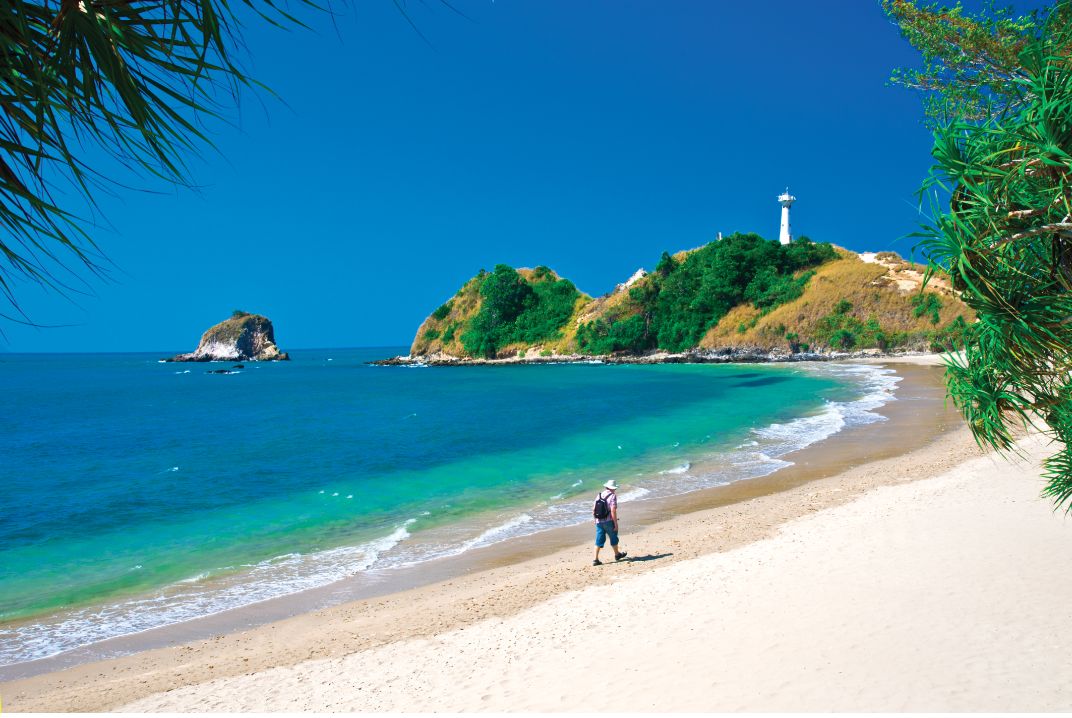 来世界十佳海岛之一的泰国兰塔岛东观红林西赏日落