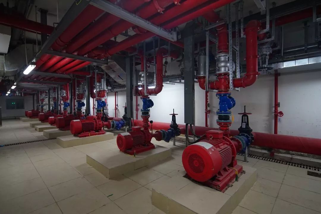 消防水泵房制冷机组热水机组地下停车场4结构越扎实飞得越轻盈临沂