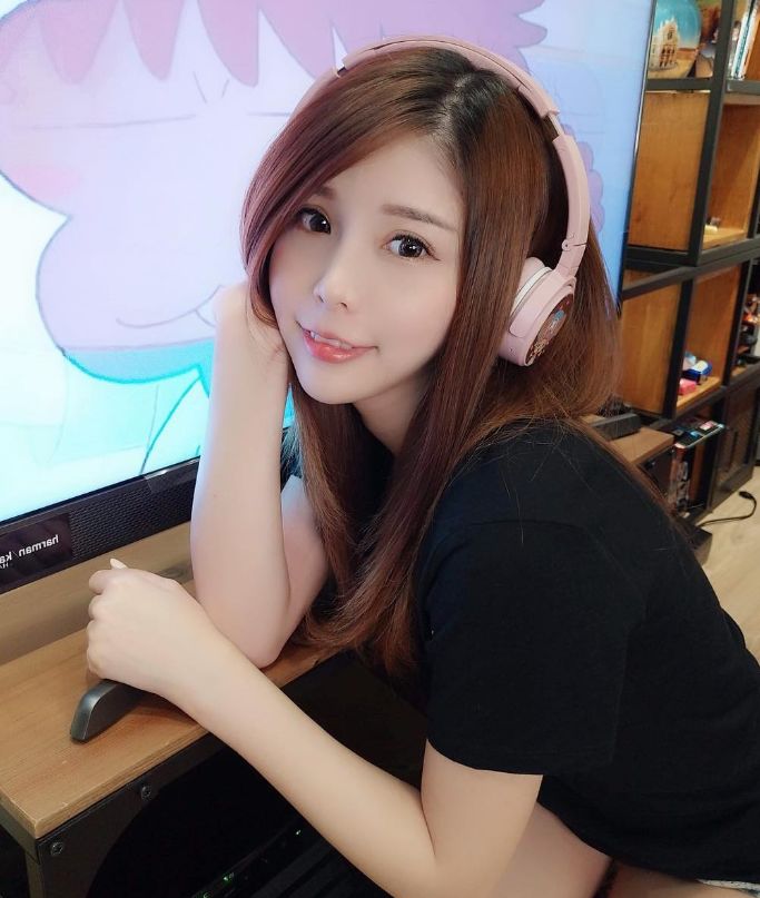 既能扮清纯也能装性感这台妹我爱了你们呢