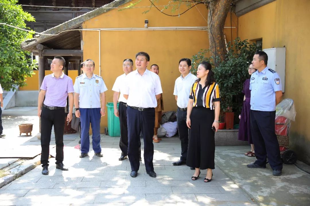 区委常委政法委书记统战部部长徐晓枫督查七都镇安全生产工作