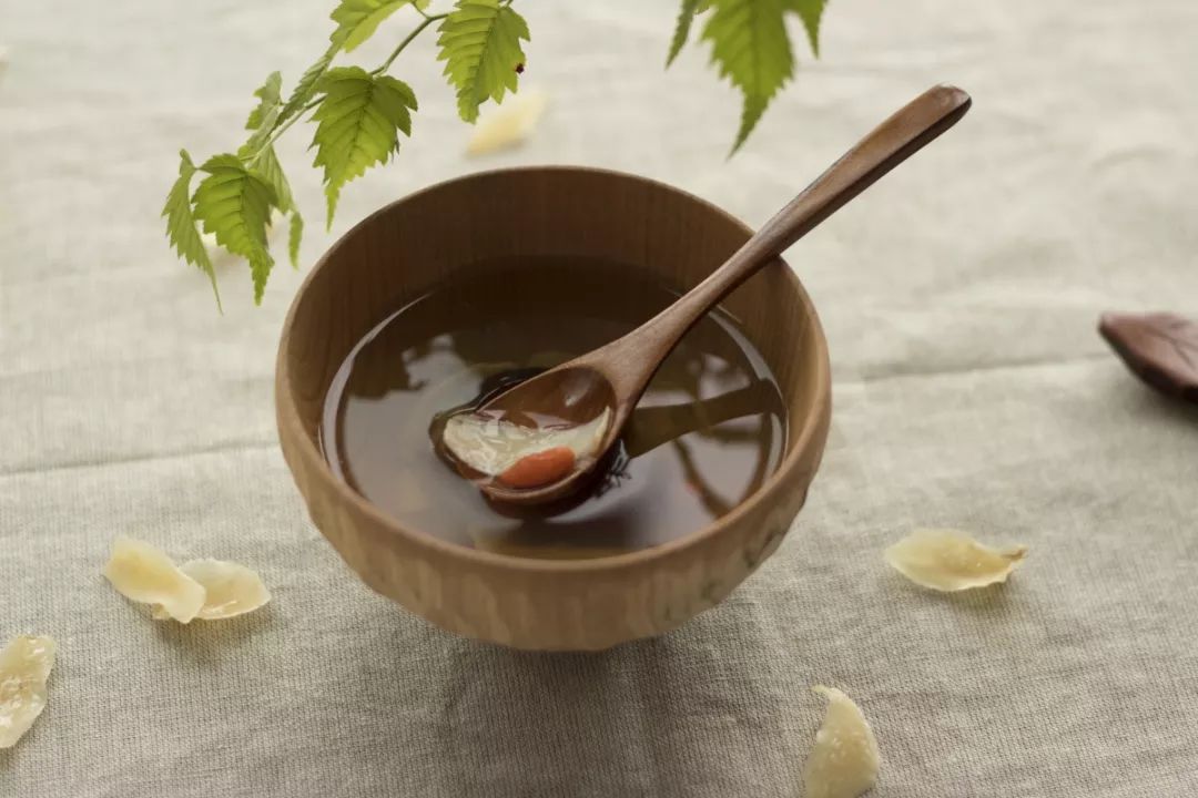 百合水:我秋天常喝的润肤水