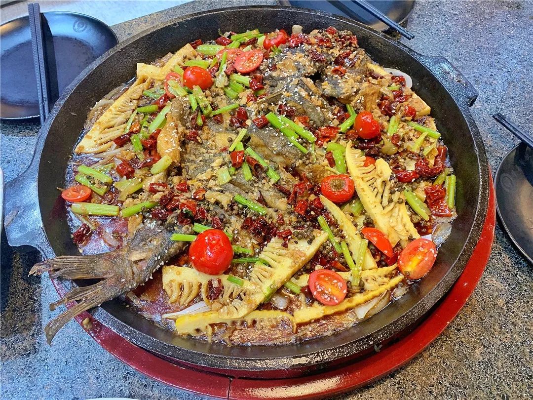 粉丝福利↓▼探鲜队·大板烧鱼2-3人套餐原价154元↓现在↓潍坊优选