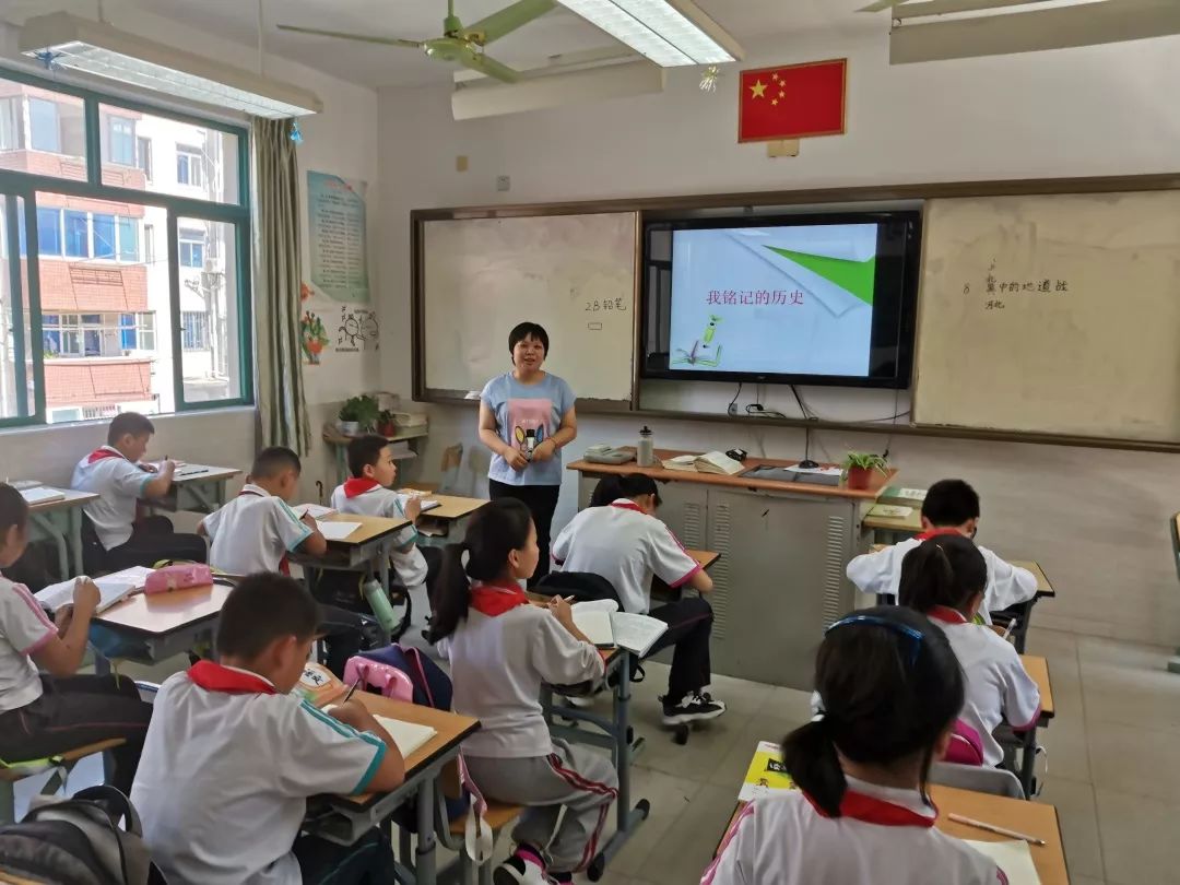 校园新闻回眸奉贤历史传承红色精神钱桥学校第三周贤文化教育系列主题