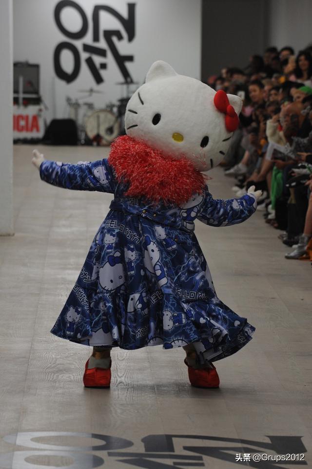 伦敦时装周jimmypaul继续癫狂再穿hellokitty上身