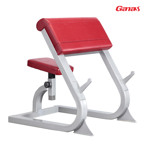 牧师椅曲臂杠铃弯举使用方法