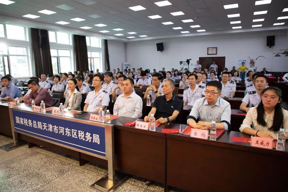 区委常委常务副区长张寒冰,区委宣传部副部长肖勇,区财政局副局长