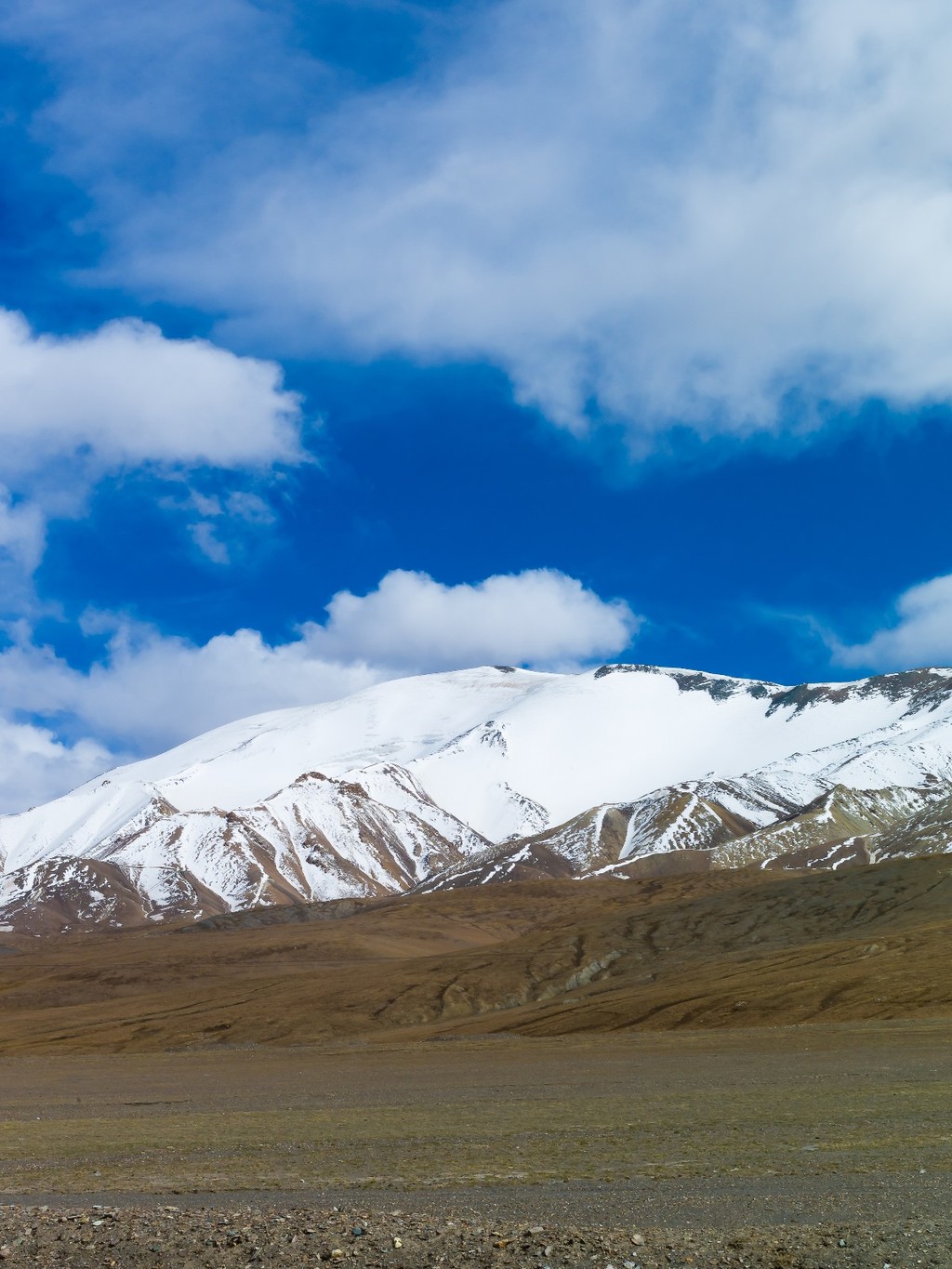 昆仑山矿泉水水源地玉珠峰风景秀丽让人心旷神怡