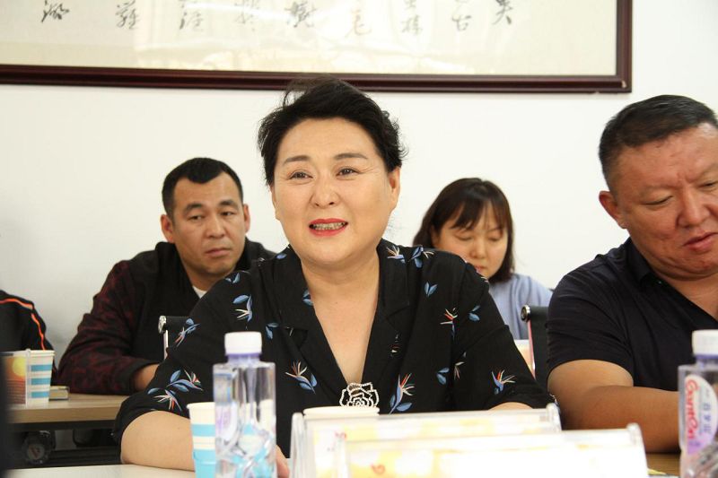 呼市新城区政府带领物业管理团队 来到海勃湾区观摩学习交流社区治理