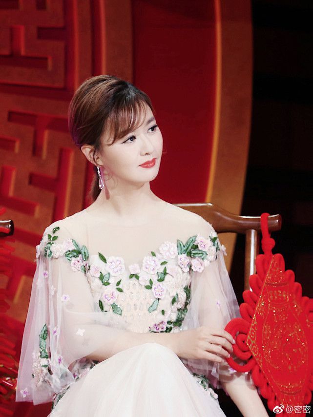 陈密是张鹭的妻子,目前是辽宁卫视的主持人,曾主持过辽宁卫视春晚