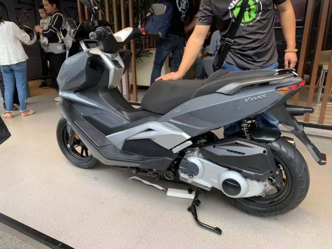 238万元起龙嘉发布一款300cc踏板车型采用srmax300发动机