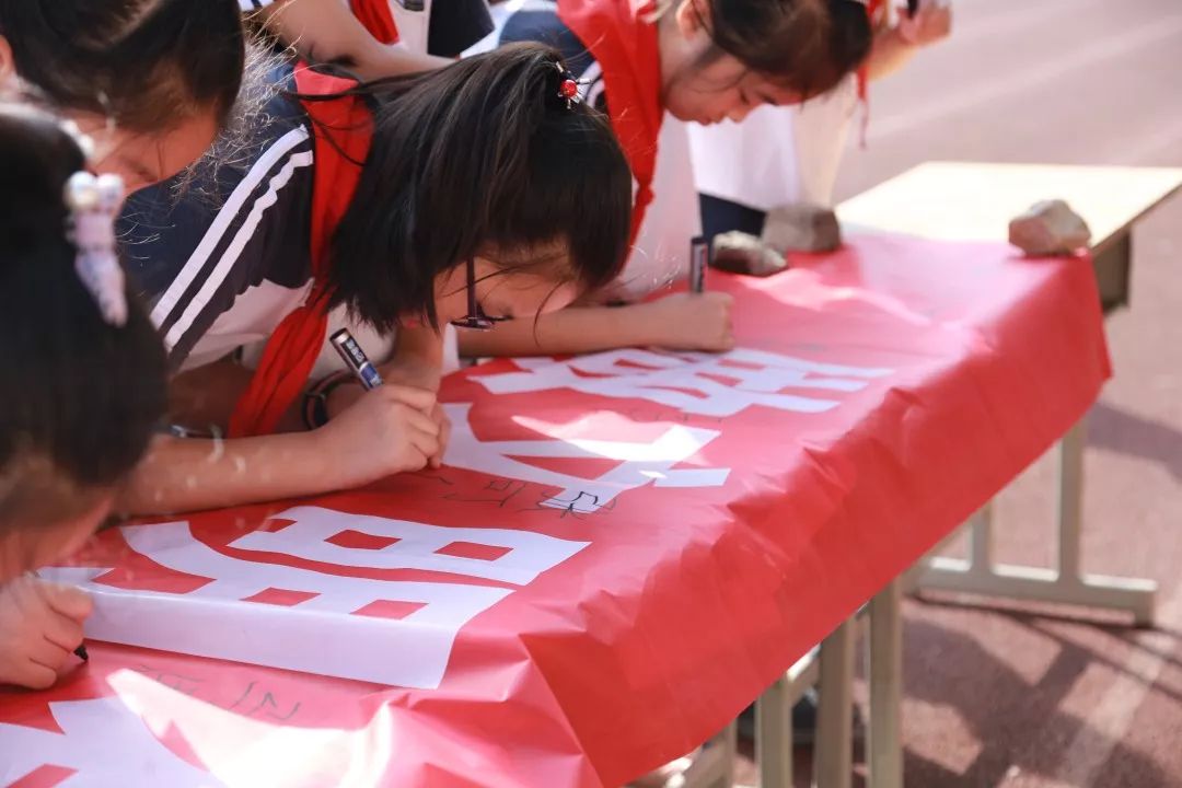 做文明有礼中小人助力风雅桐乡建设