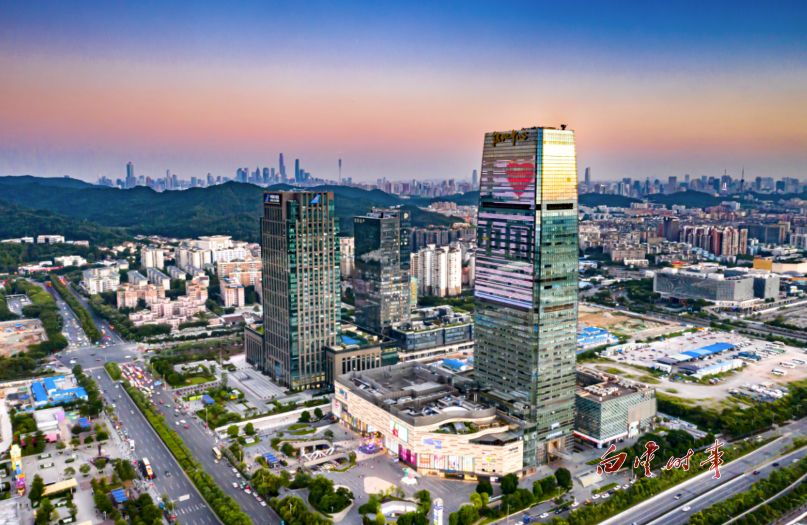 白云新城,一个从零开始建设的新城区,集文化,景观,商业,居住等为一体