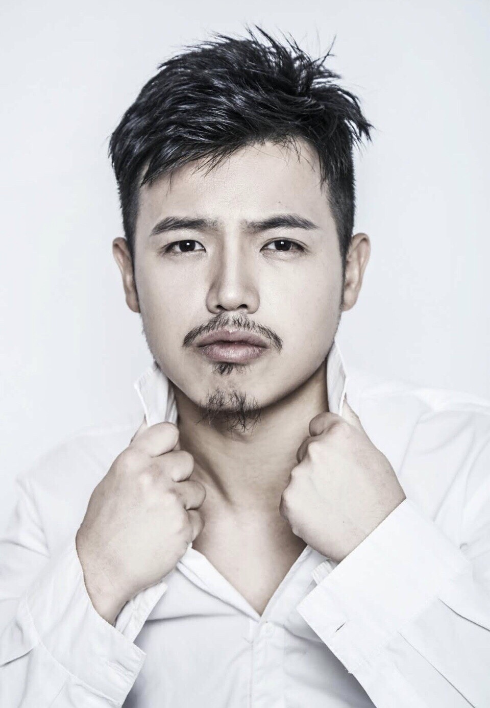 格斗英雄高锋现身湄公河景兰大酒店直言此生必带爱人一住