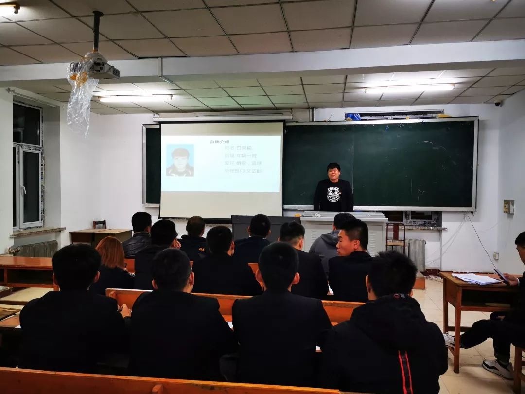 学生工作我院召开第二十二届学生会部长副部长竞职演讲会议