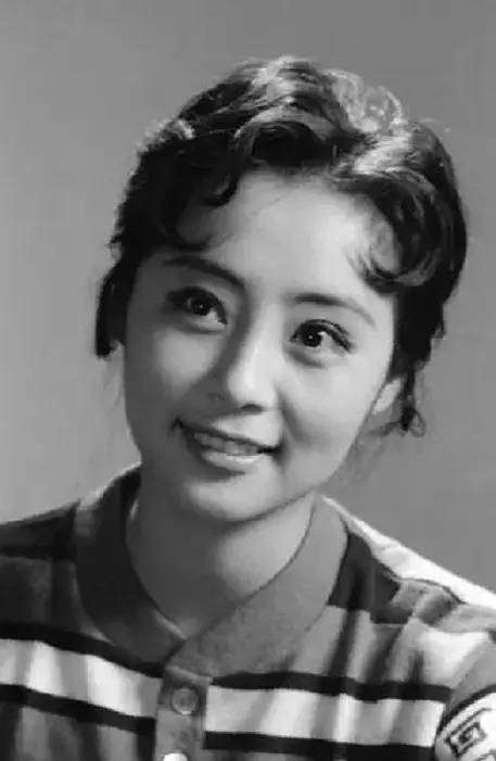 63岁庞敏当红时嫁给军人恩爱几十年如今已经低调从政