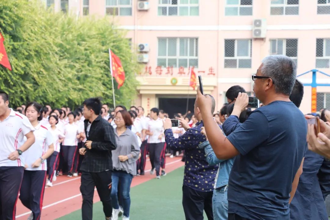 第一中學內蒙古烏拉特前旗職業中專重慶市中山中學重慶市十八中兩江