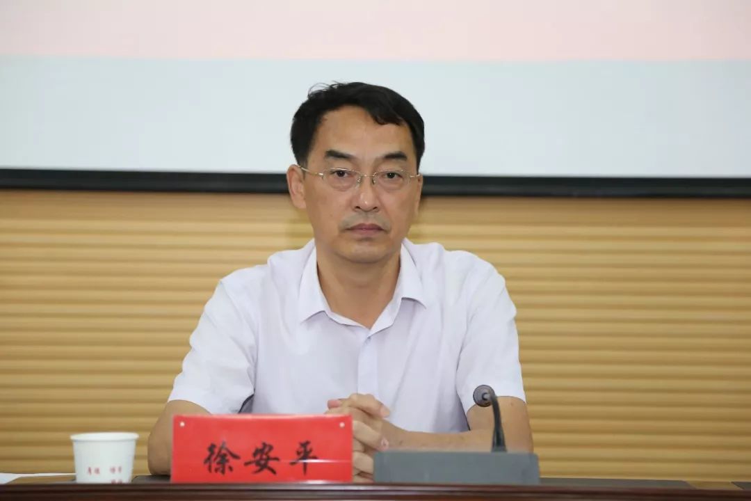 市卫健委副主任,委主题教育工作第四指导组组长徐安平,科教处赵爱军