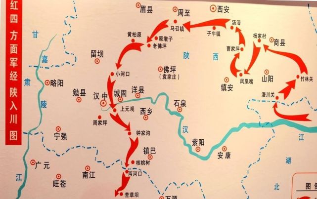 红四方面军陷入苦战,艰难突围,2万余人向西转移,辗转进入大巴山地区