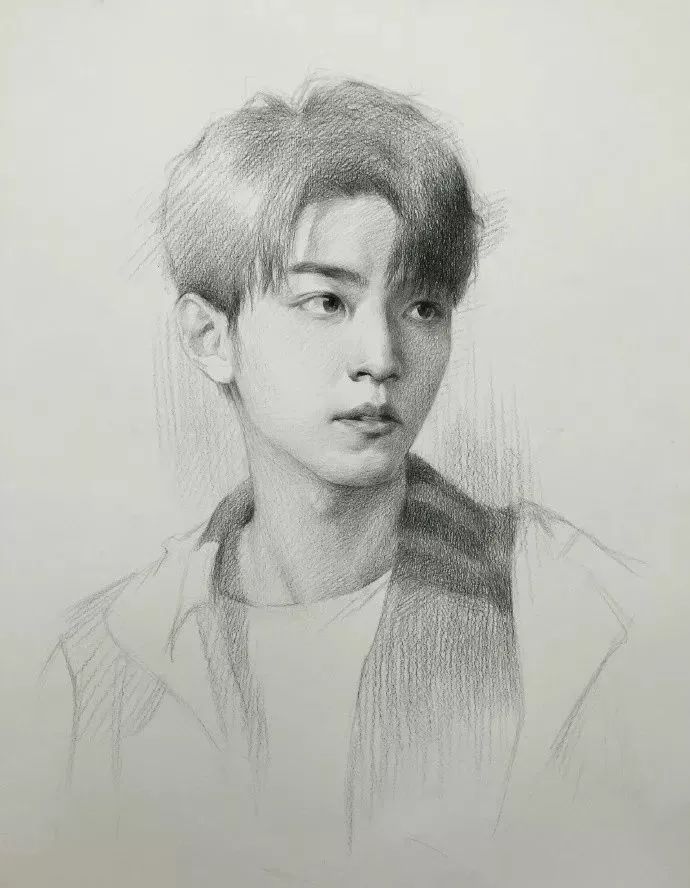 许多粉丝评论:太美了,这完全可以pk美颜相机啊陈赞杰扎实的素描功底