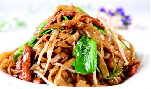 比如炒河粉,在广西的很多餐馆都会有这道菜.