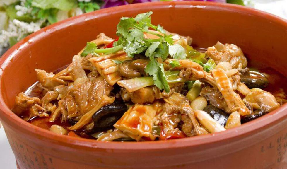 01输美食推荐:牛汤锅,酸笋鸡,黑山羊锅,烤豆腐.