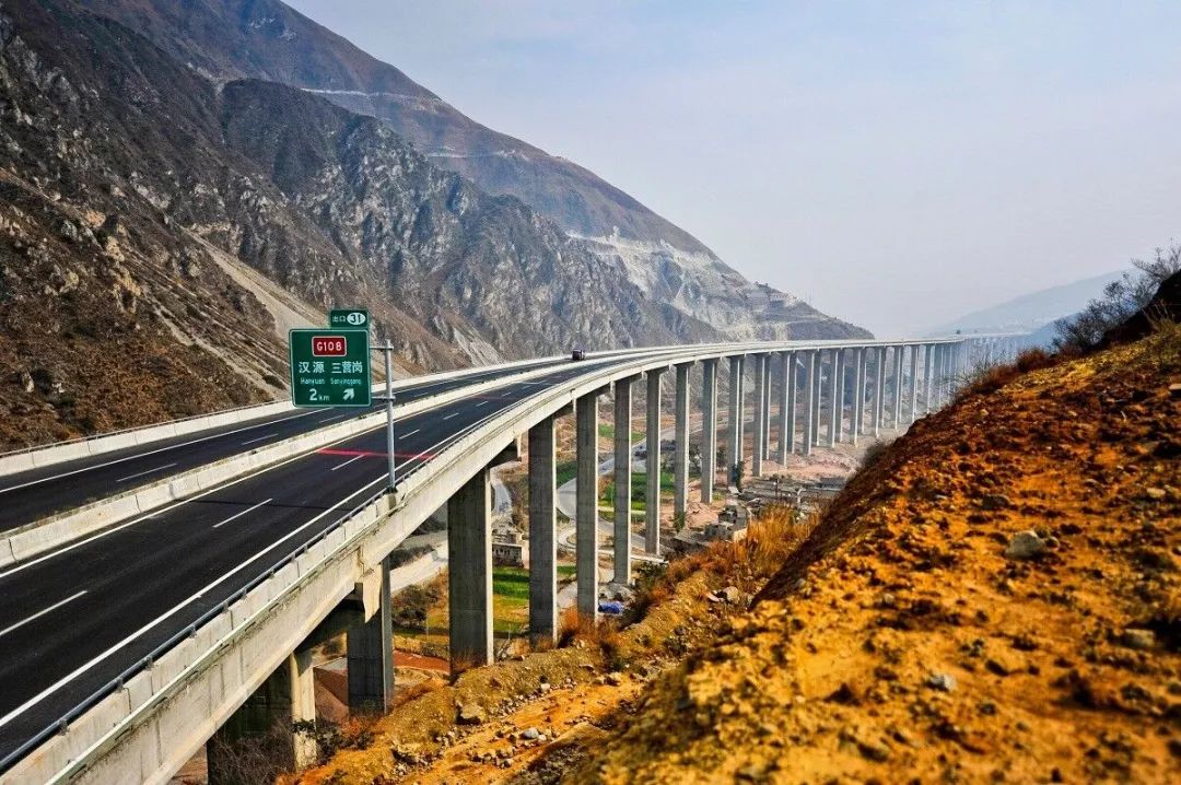 成都地铁>>雅西高速,成昆铁路,川藏公路等榜上有名七十年沧桑巨变,新