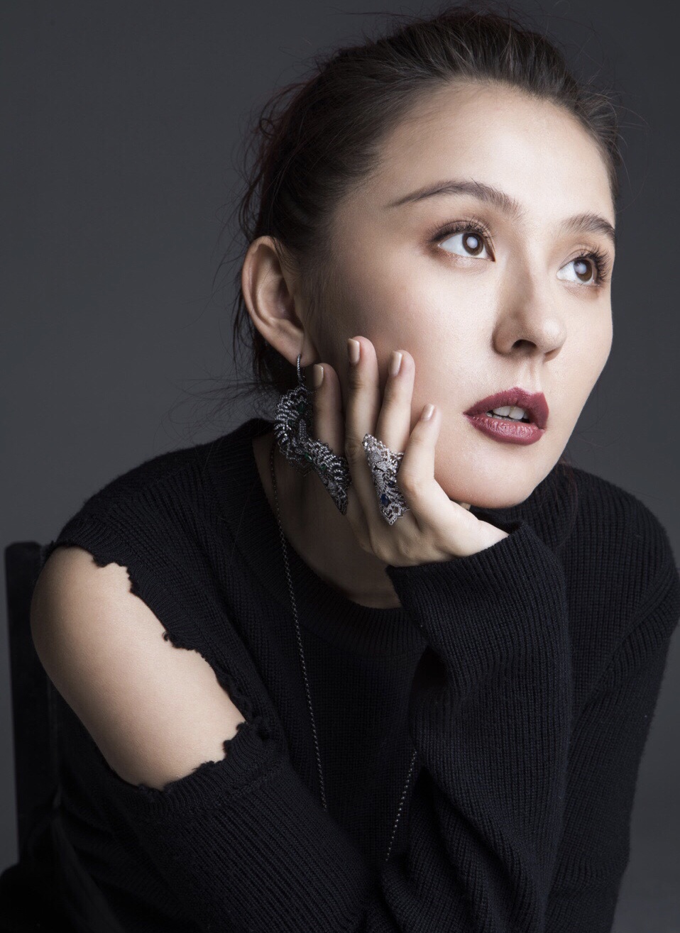 热依扎患有重度抑郁症,网友:你那么优秀,要好好活着_演技