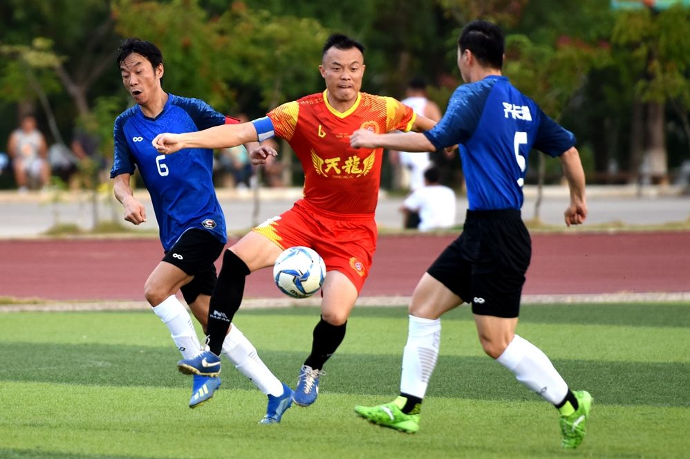 15日首战,桂林市天龙队4:0战胜了福建福州市齐卡溜队,旗开得胜;16日次