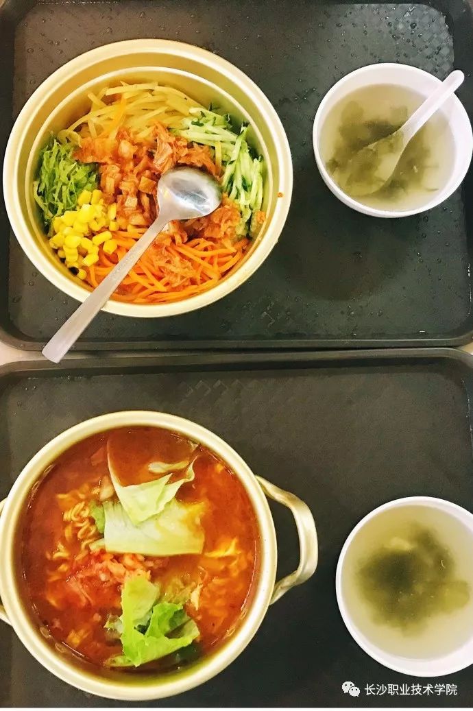 以湖南特色美食闻名遐迩东苑食堂,分上下两层西苑食堂分上下两层,以应