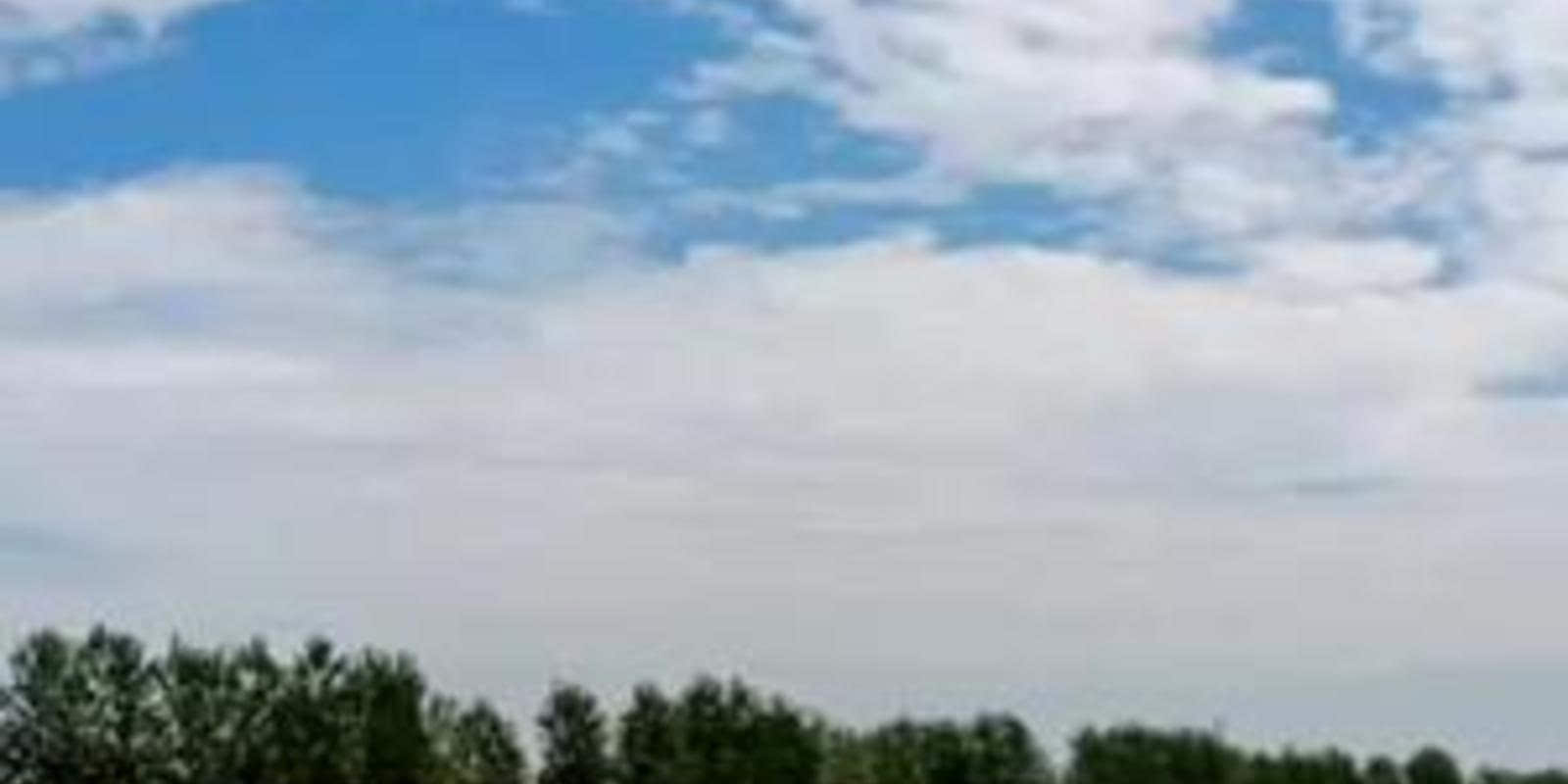 如果难过就努力抬头望天空吧望着望着就忘了它那么大一定可以包容你的