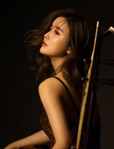 陆轶文青年二胡演奏家.