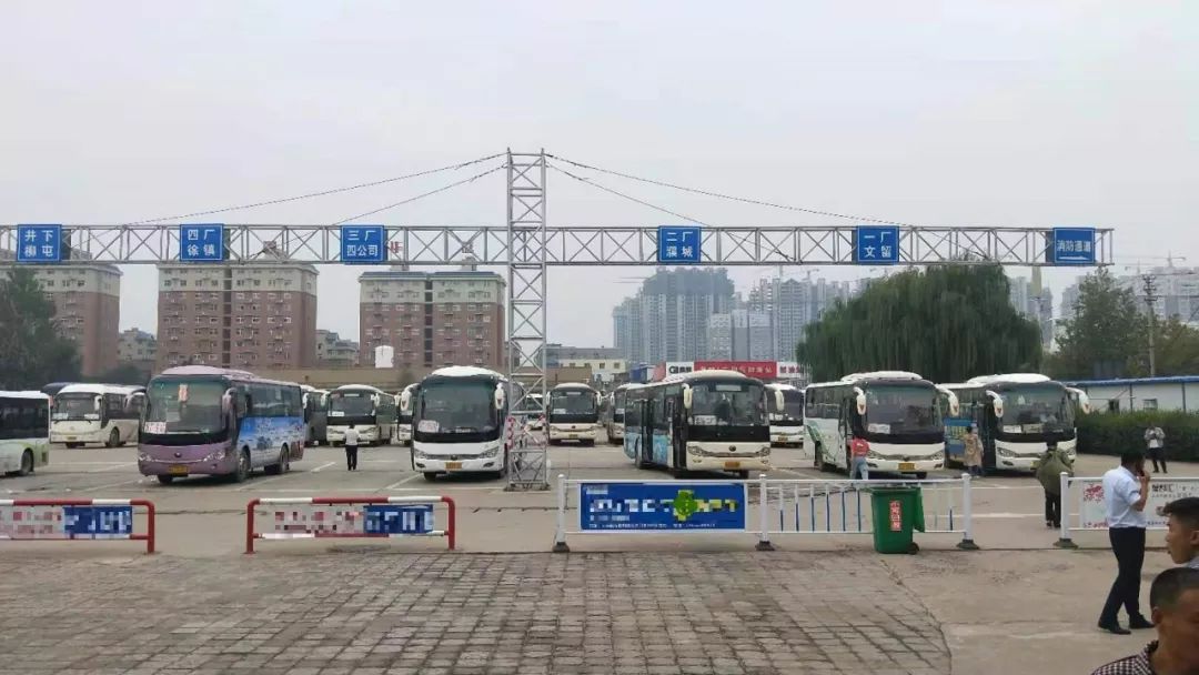 濮阳飞龙车站总站这些人被拍下