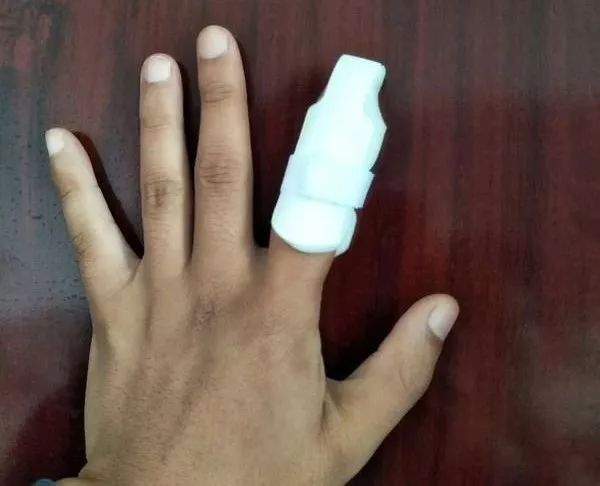 这个美国人用50年时间告诉世人谁说掰手指会得关节炎