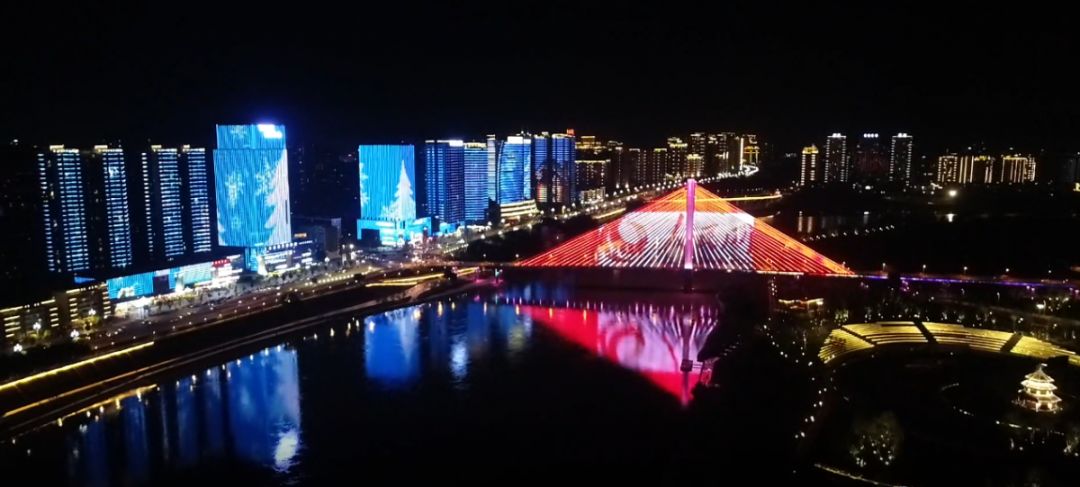 航拍视频向祖国告白南充点亮中国红灯光秀