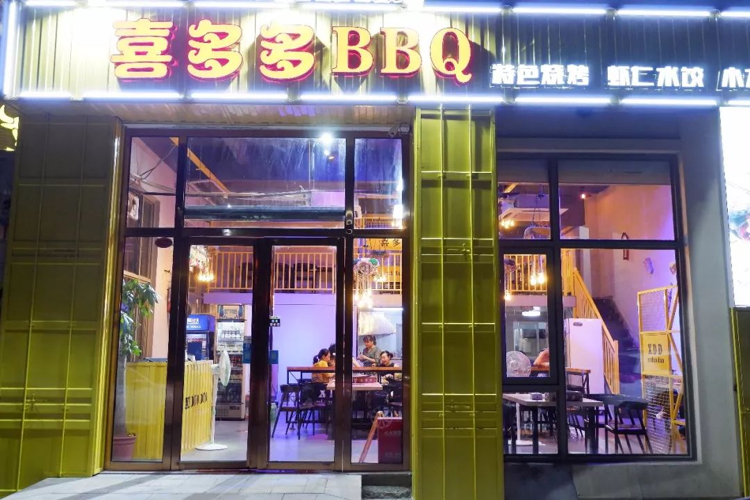 惊甘蔗这里一到晚上就人声鼎沸原因让附近的人都坐不住了