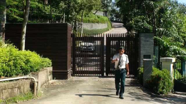 原创李泽楷与女友郭嘉文爱巢遭小偷闯入超级豪宅建造八年花了两亿