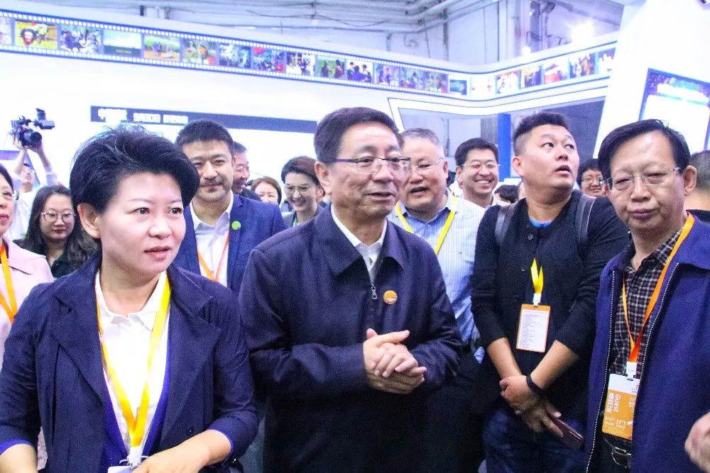 内蒙古文博会开幕,白玉刚参观乌海展位