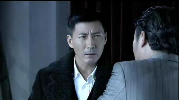 马志成竟敢用枪指着燕双鹰燕双鹰出手打断了他的双脚