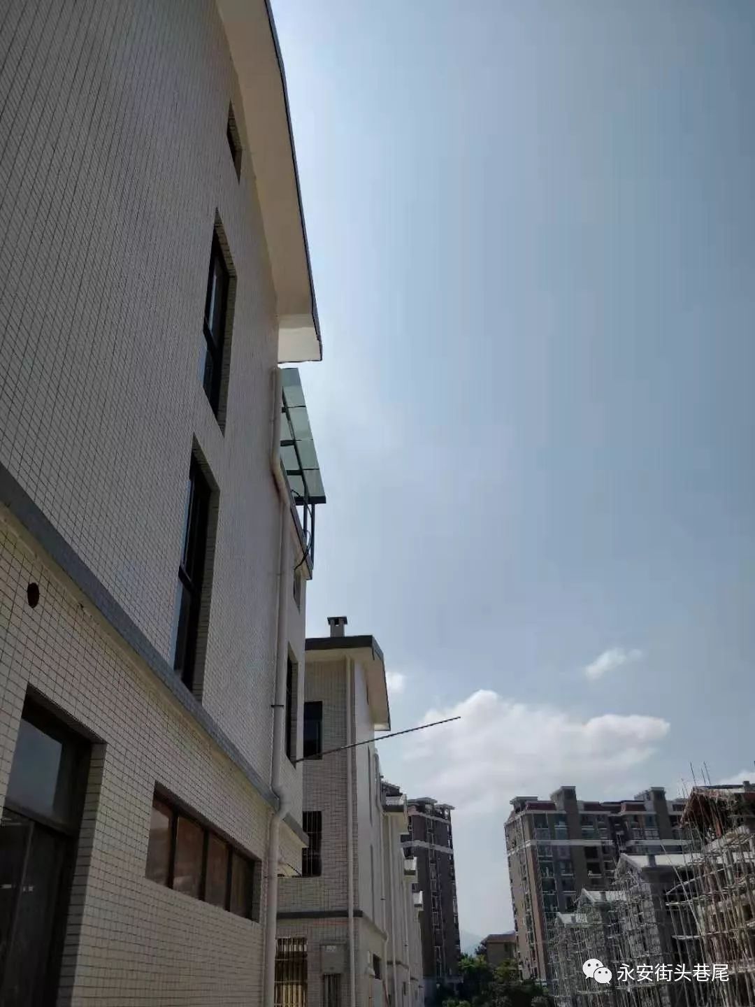 永安这个美丽新村的村名石牌已经立起一栋栋亮眼的小洋楼让人羡慕