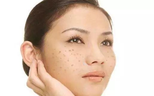 女性早衰,身体会有"四种表现",若一个不占,恭喜你还年轻!_女人