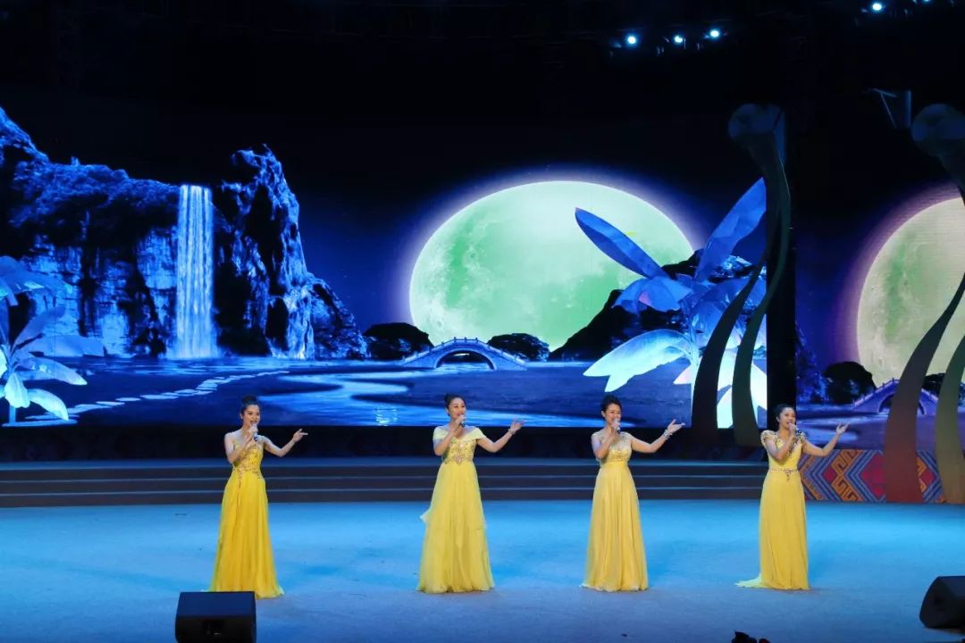 年年唱山歌,歌台今又来 ——2019年南宁国际民歌艺术节"绿城歌台"盛大