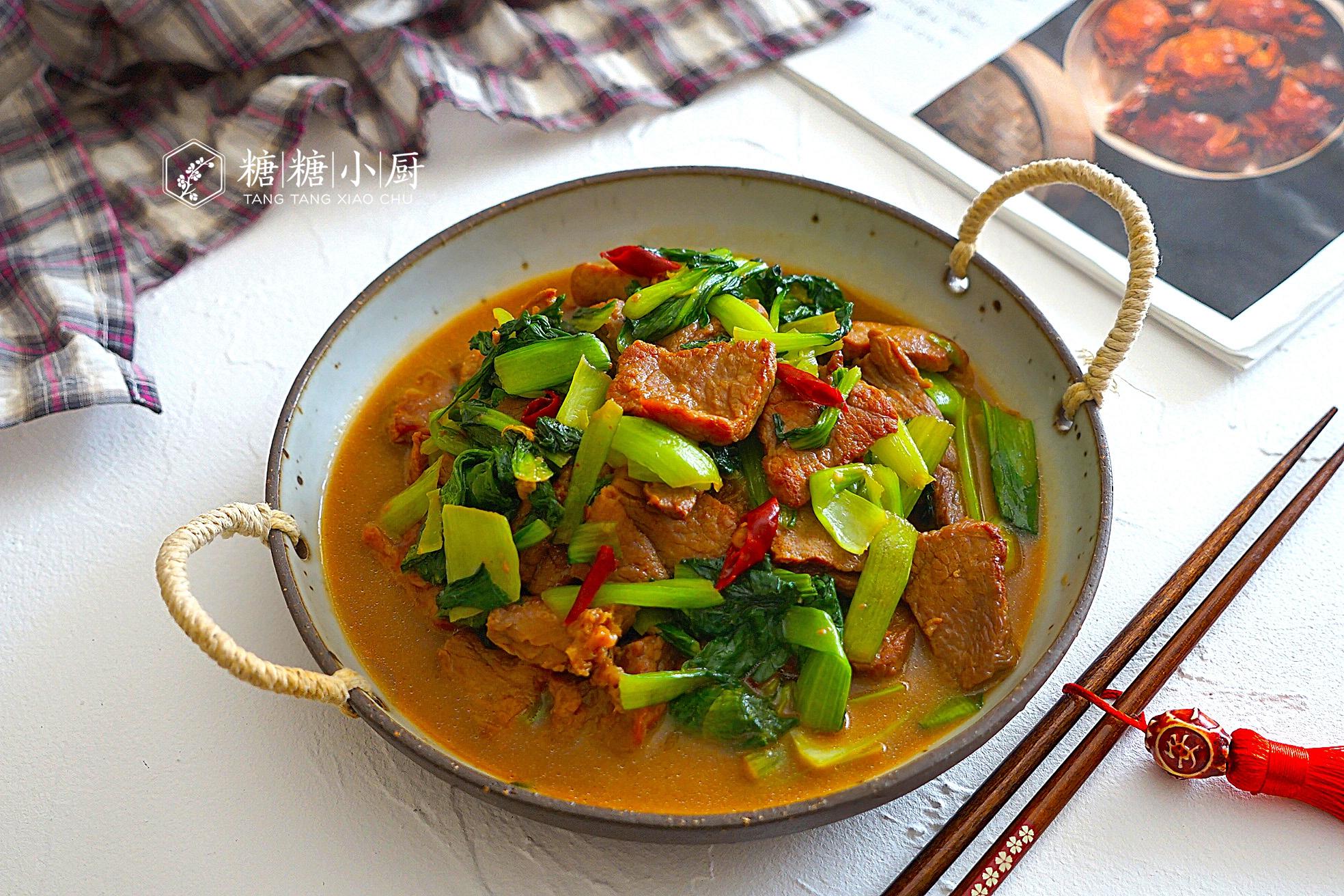 牛肉炒青菜牛肉炒青菜在我们苏北,那可是秋冬季节里很受欢迎的一道