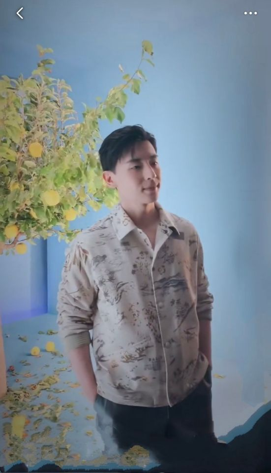 中年油腻邓伦米兰时装周生图曝光身材发福啤酒肚抢镜