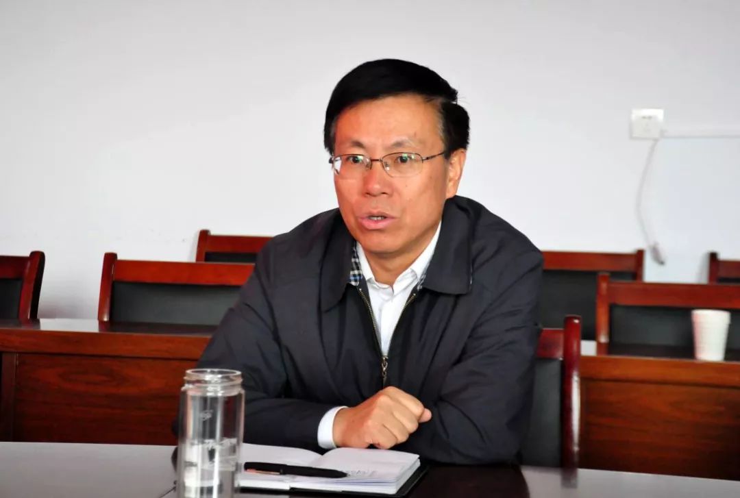 崔绍民在包扶村开展驻村深度解剖活动