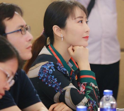 朱军水均益20年前同台旧照曝光,浓眉大眼颜值不输鲜肉_秦海菲