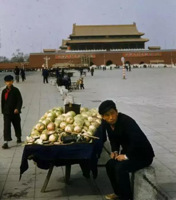 珍貴老照片改革開放之前的老北京人們的生活很自然淳樸