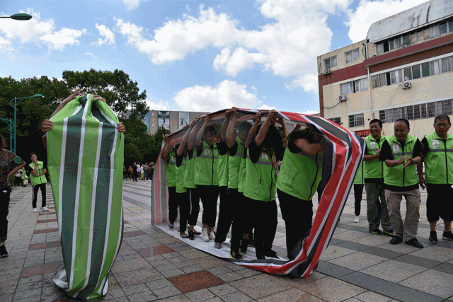 无敌风火轮袋鼠运瓜就跟小邱去现场看看吧!