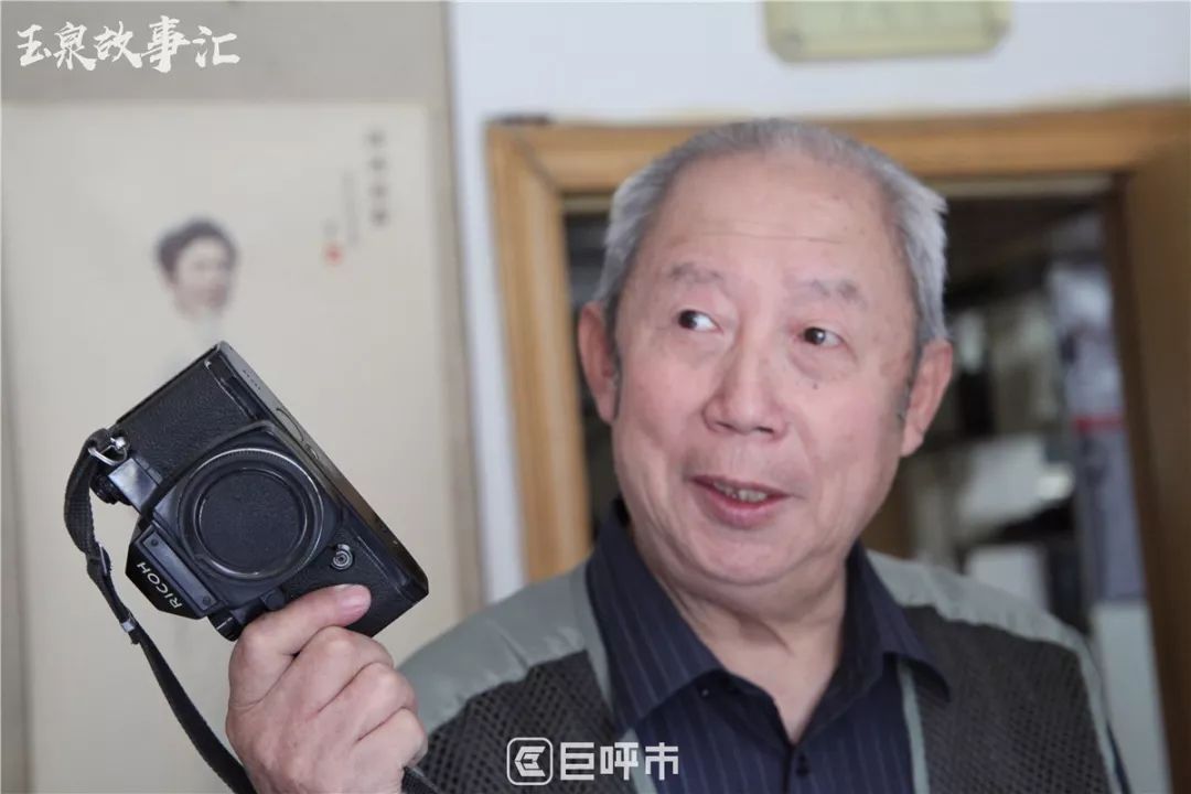 这位老摄影家,用照片记录了呼和浩特几十年前的样子_任志明